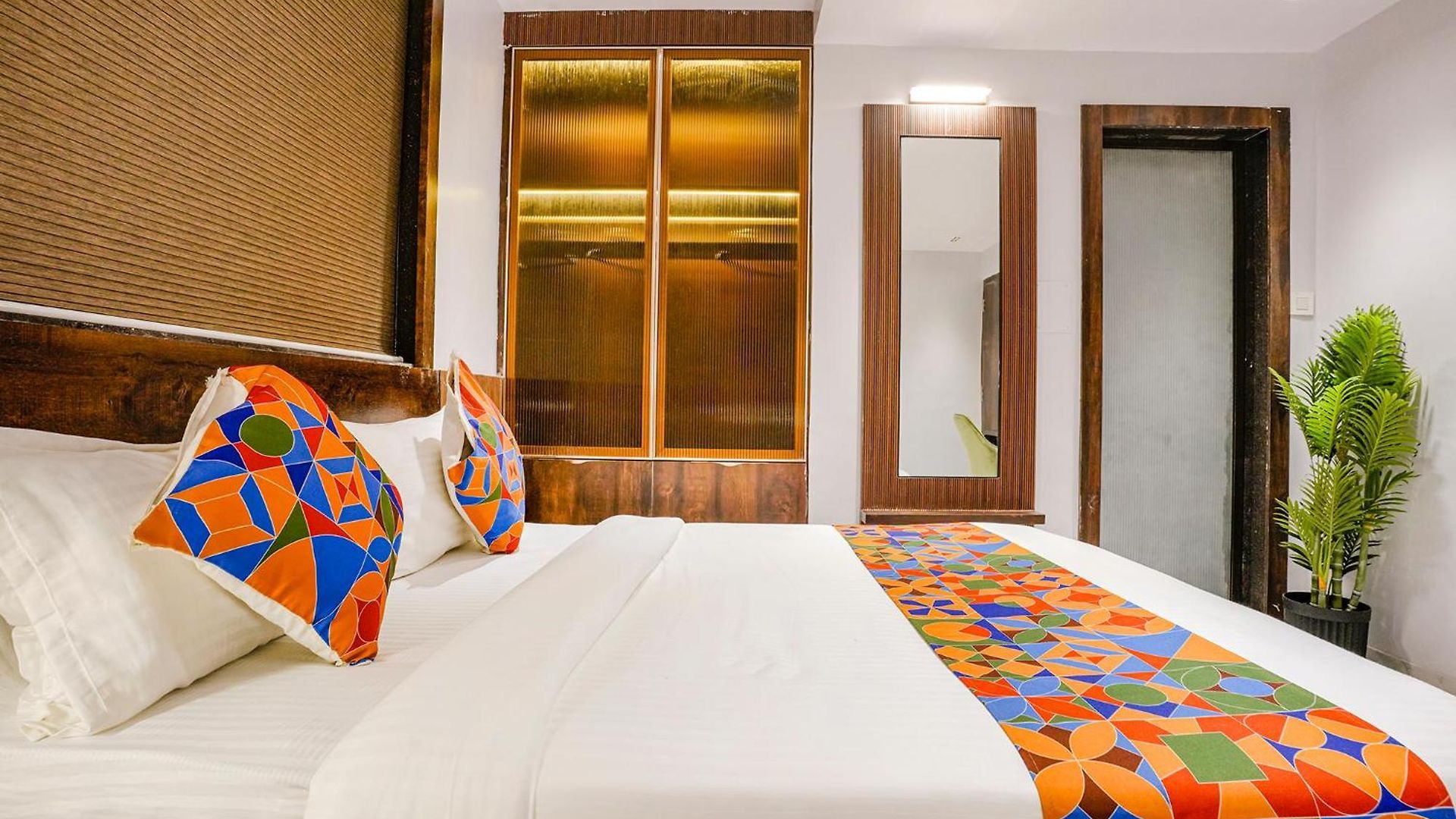 Fabhotel Peralz - Nr Boriwali Station *