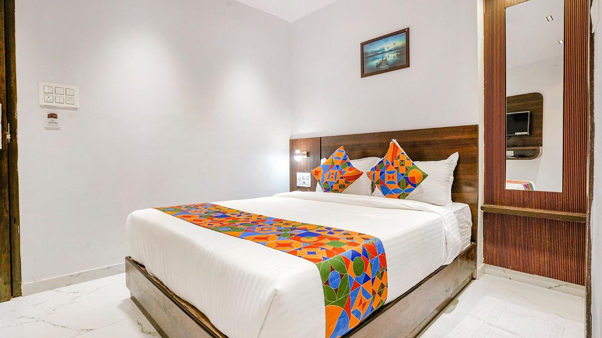 Fabhotel Peralz - Nr Boriwali Station Hotel