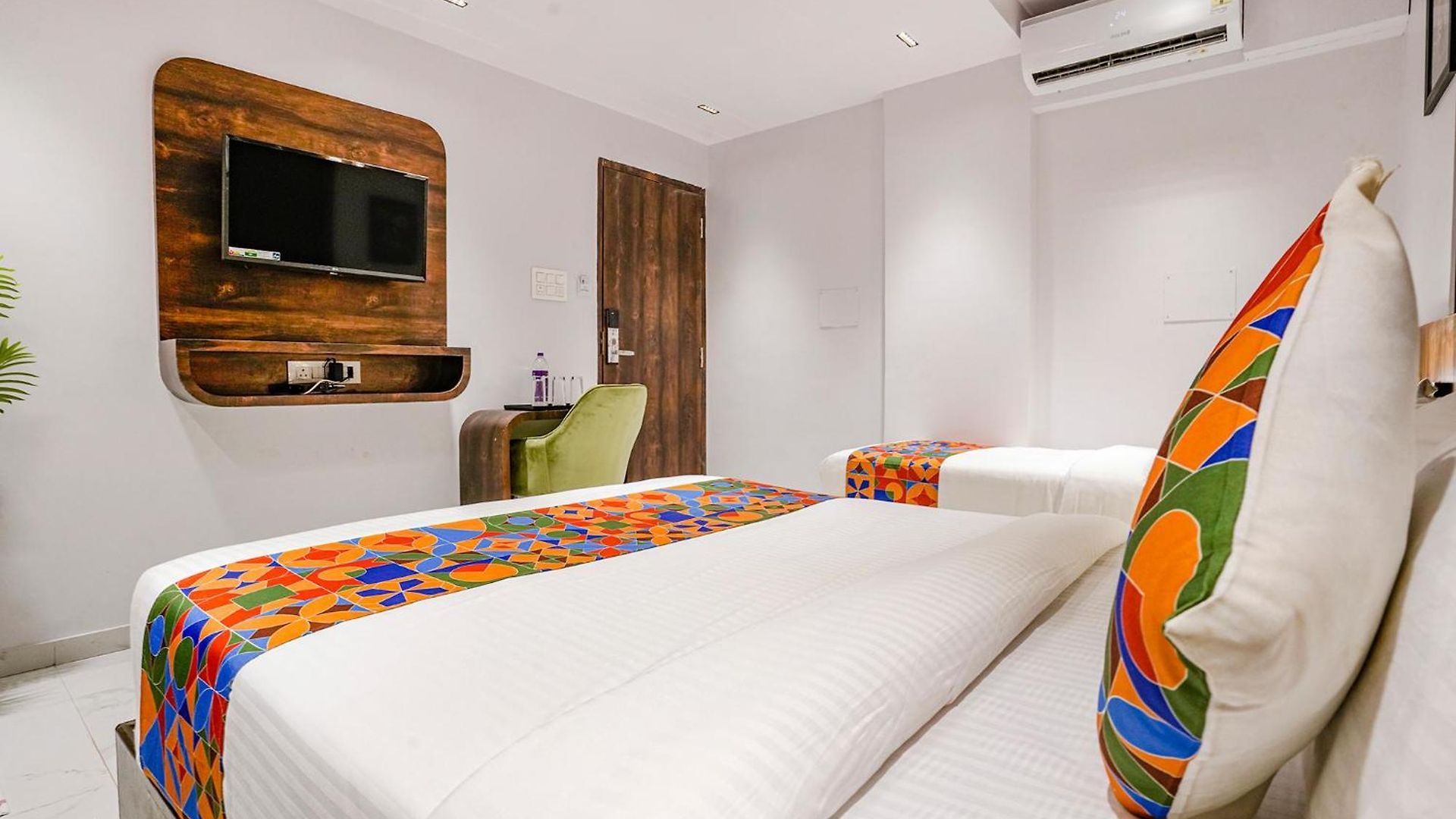 Fabhotel Peralz - Nr Boriwali Station Hotel *