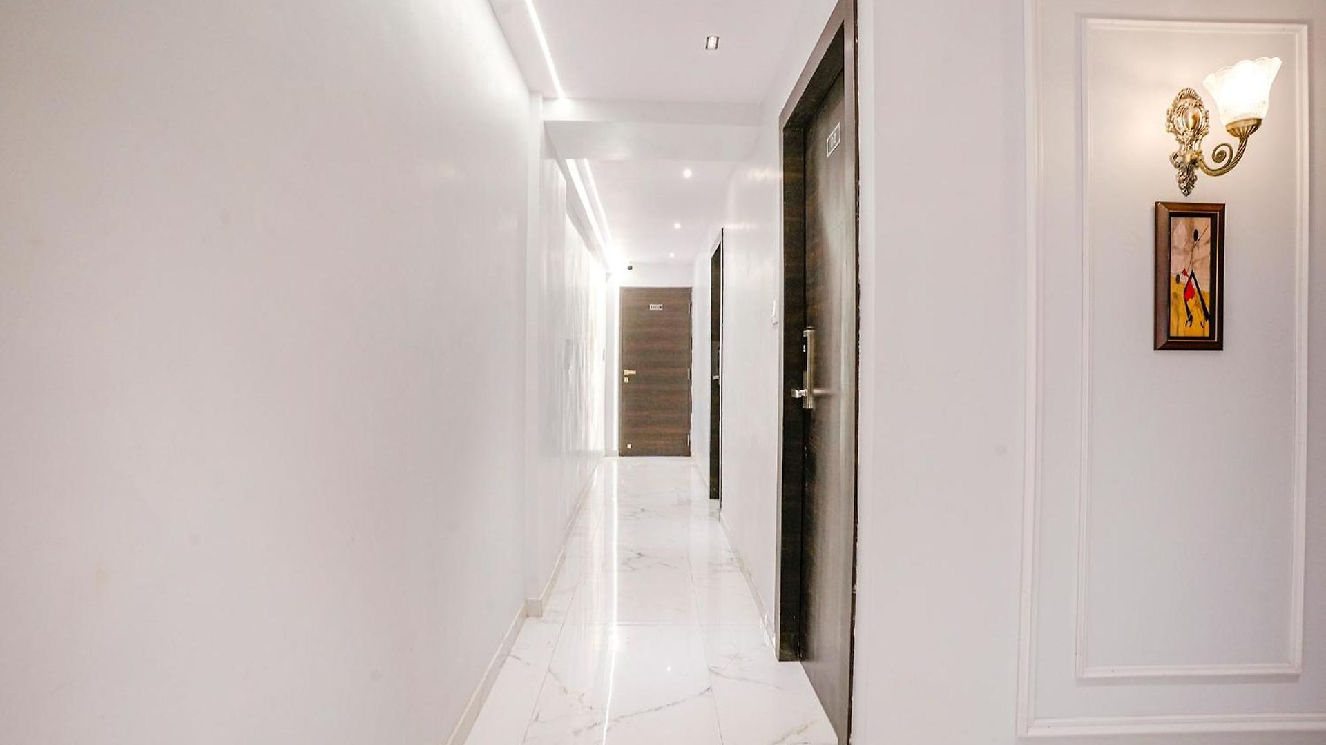 Fabhotel Peralz - Nr Boriwali Station Hotel