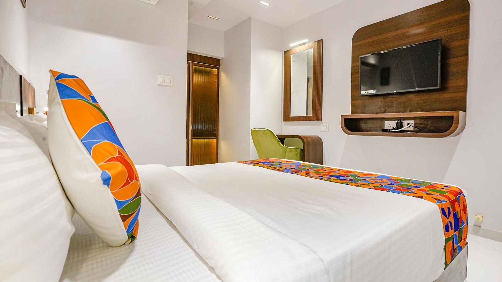 Hotel Fabhotel Peralz - Nr Boriwali Station *