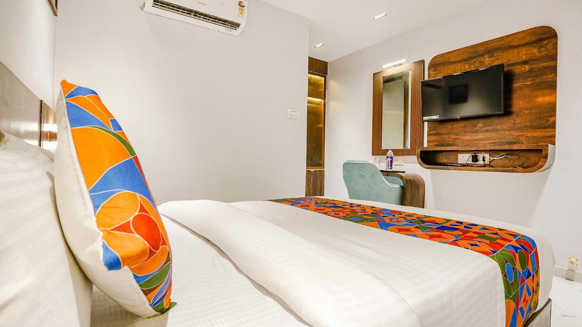 Hotel Fabhotel Peralz - Nr Boriwali Station