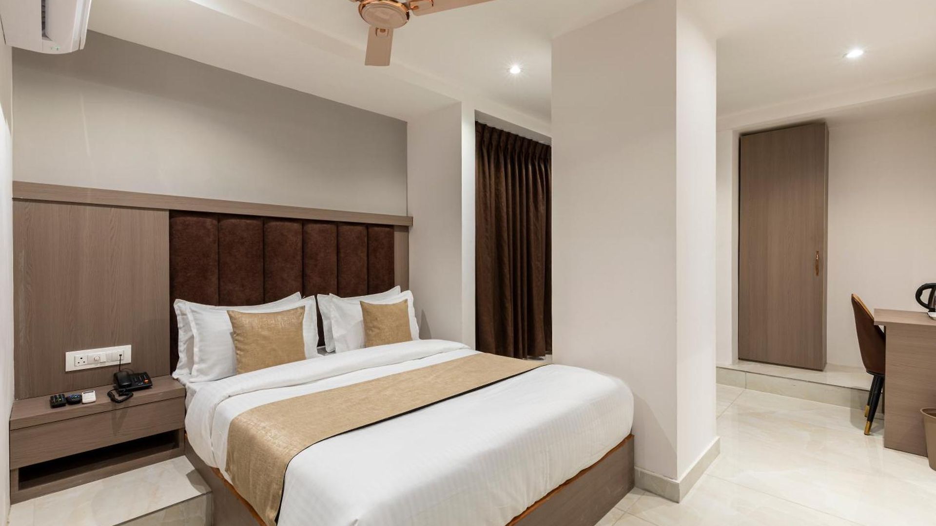 Metromax Andheri Hotel