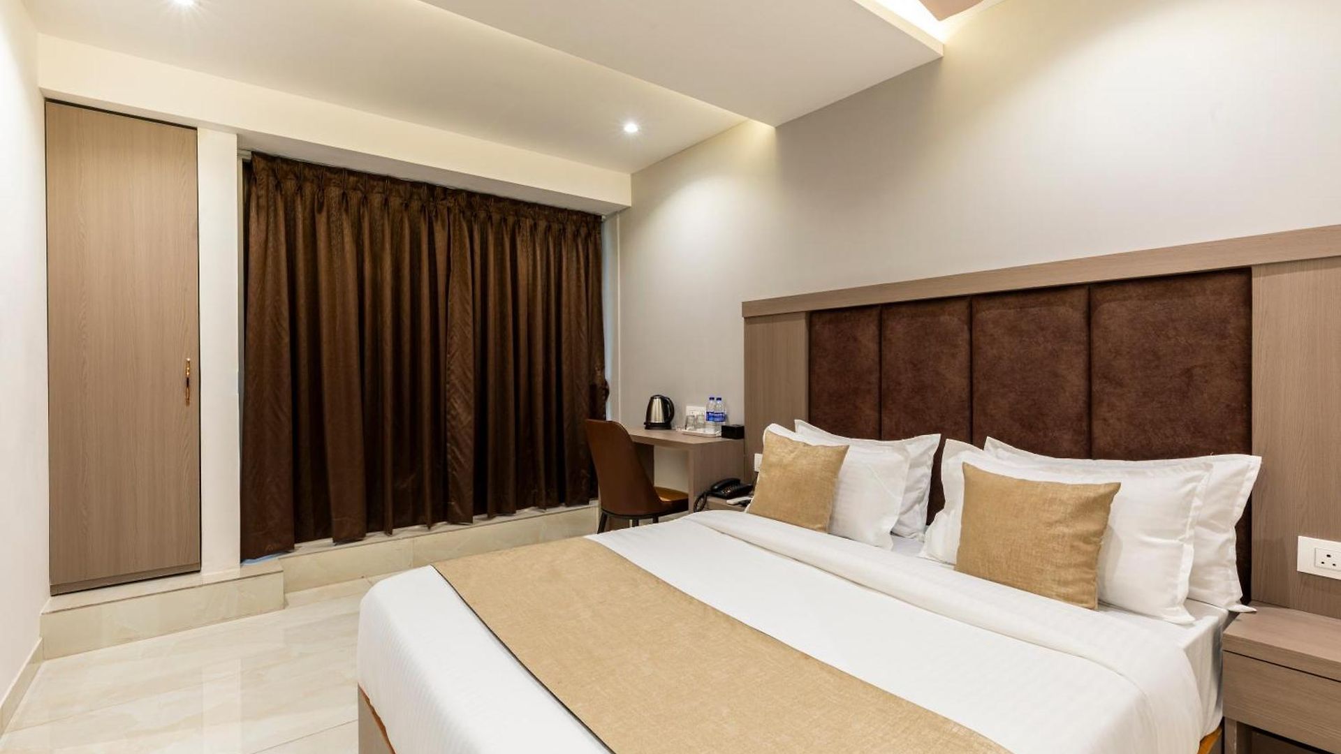 Metromax Andheri Hotel 3*