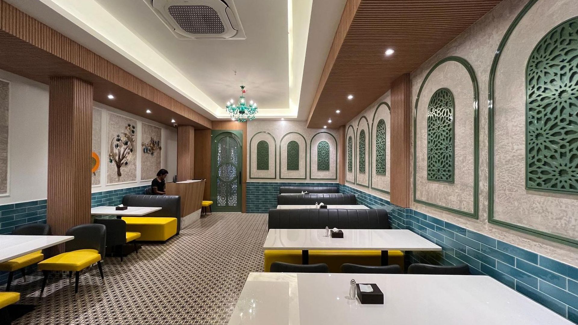 Hotel Esquire Near Bkc