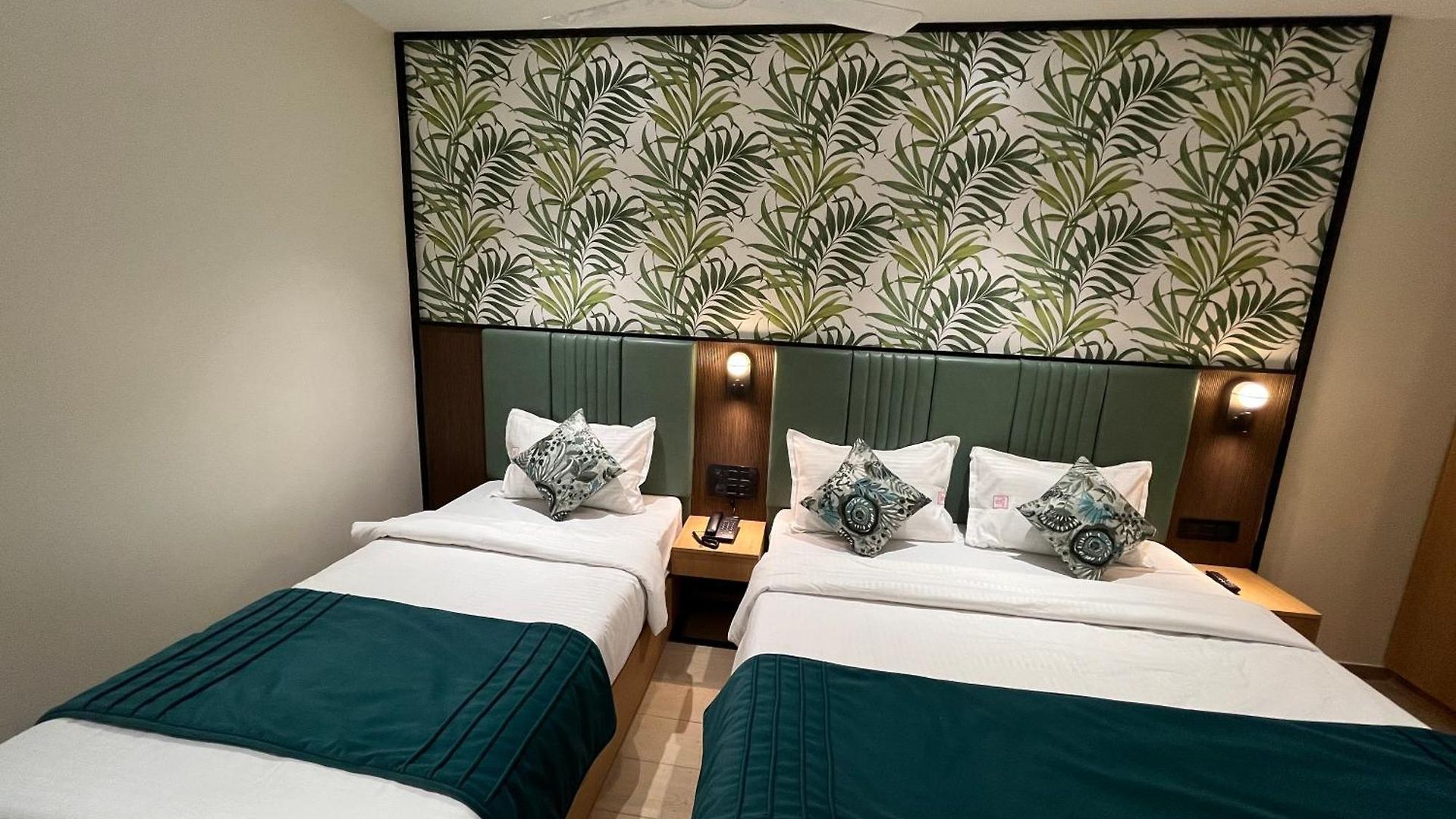 Hotel Esquire Near Bkc 3*