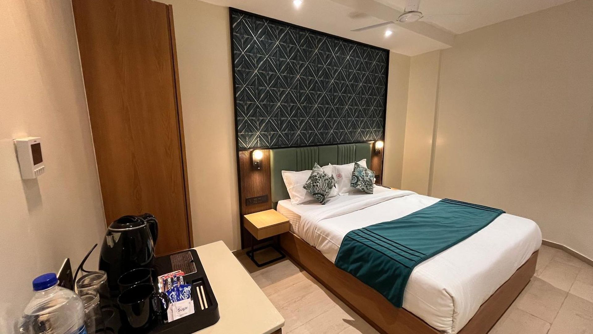 Esquire Near Bkc Hotel