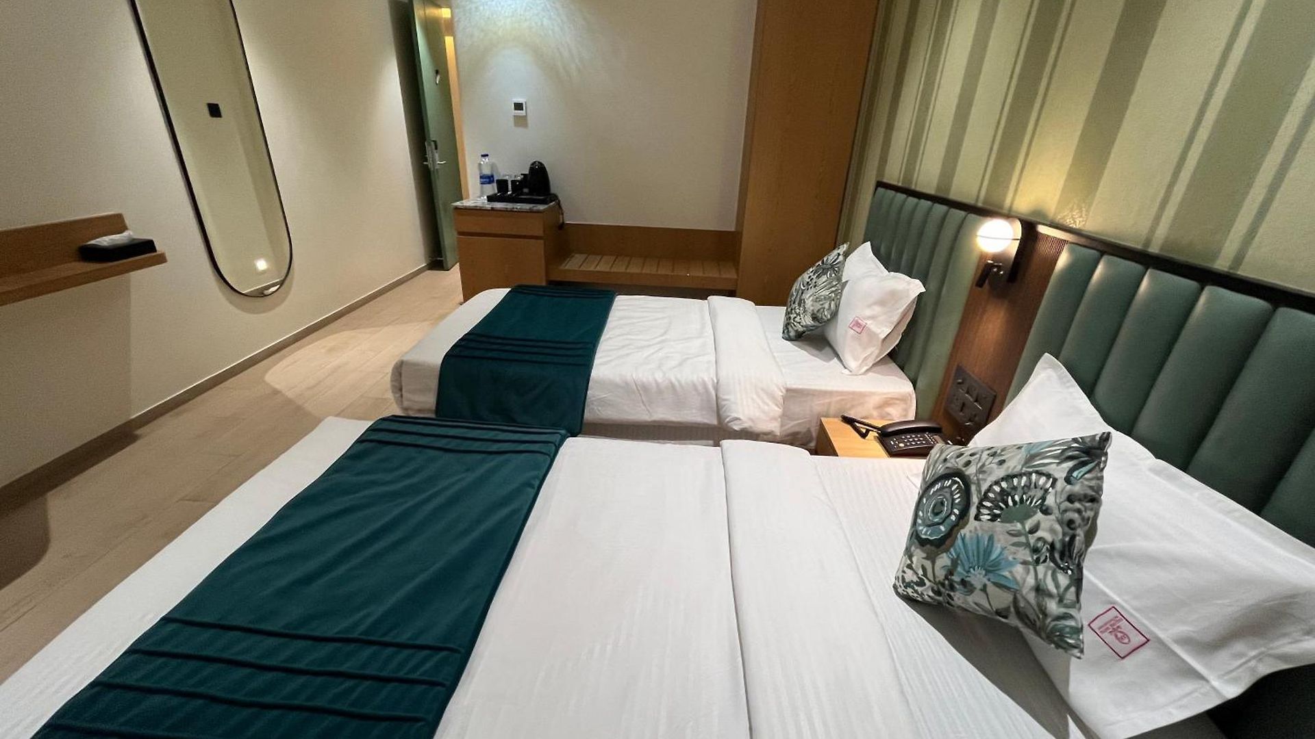 Hotel Esquire Near Bkc