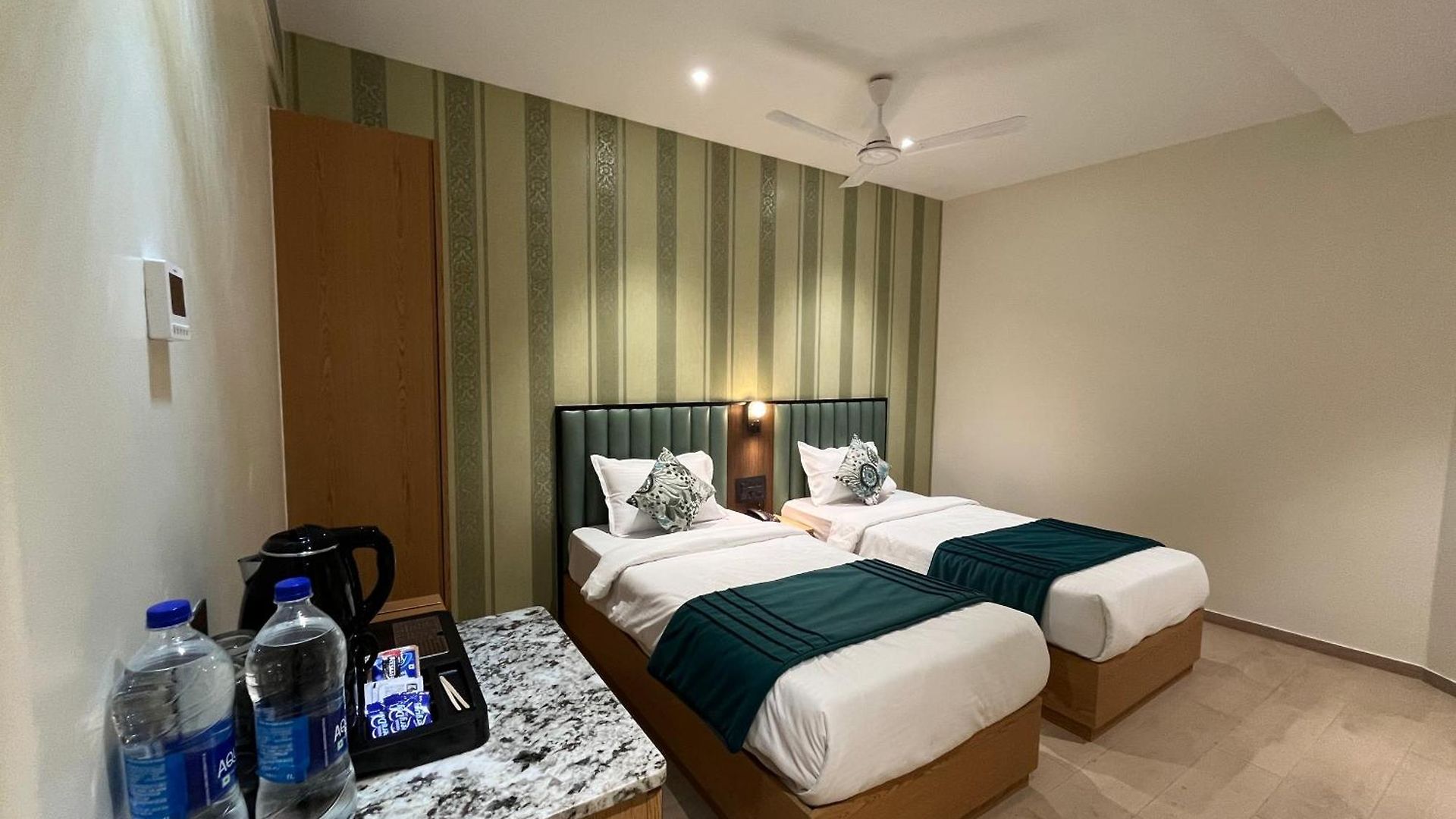 Hotel Esquire Near Bkc 3*