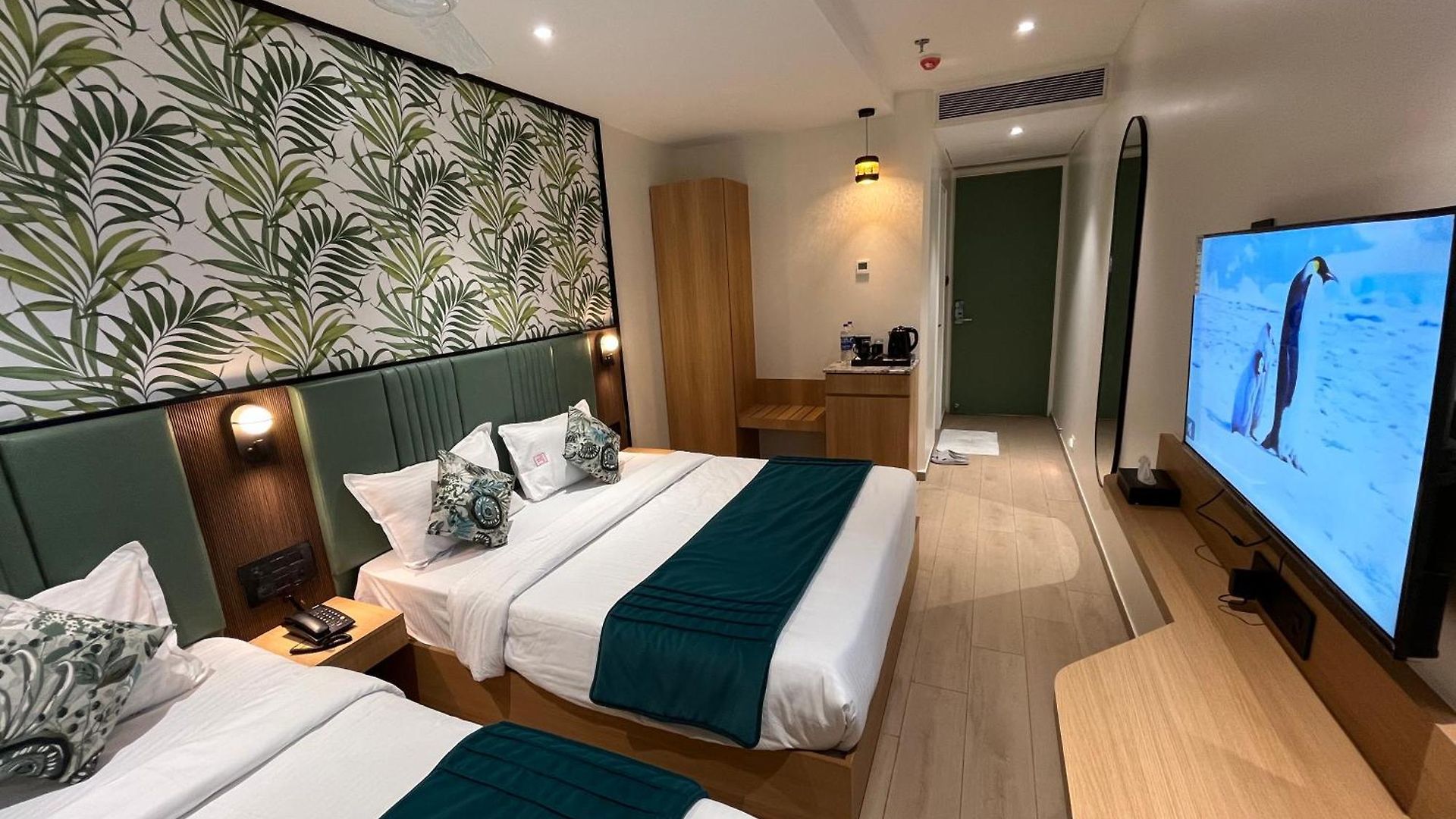 Hotel Esquire Near Bkc 3*