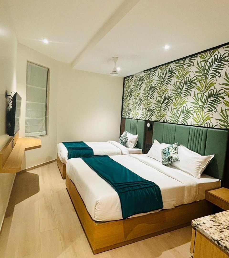 Hotel Esquire Near Bkc