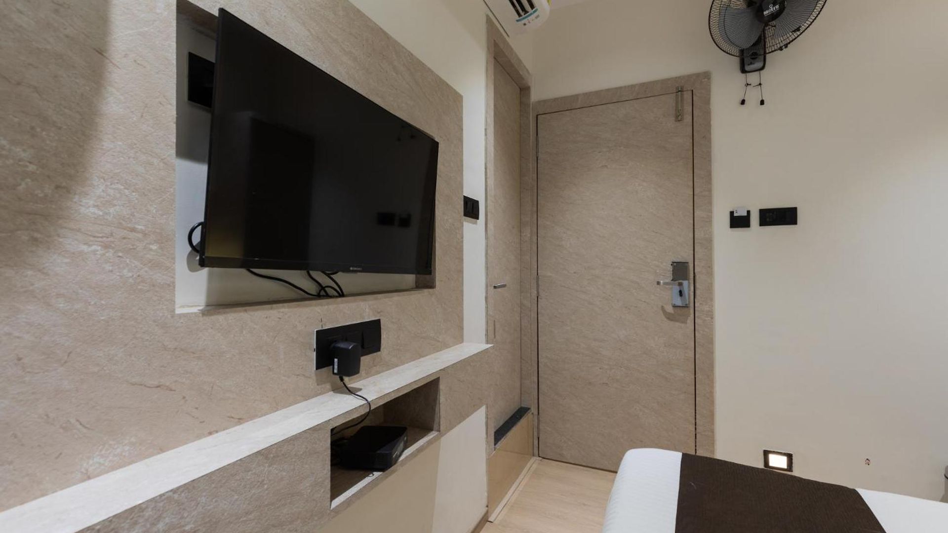Hotel Larmont Luxury 3*