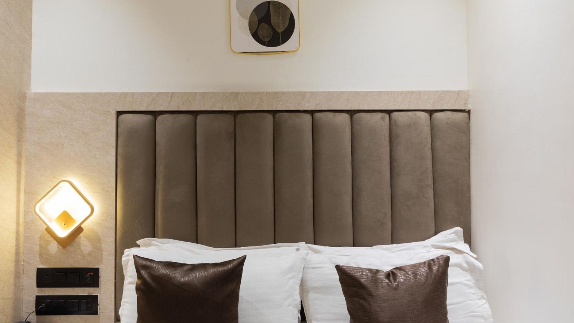 Larmont Luxury Hotel Mumbai