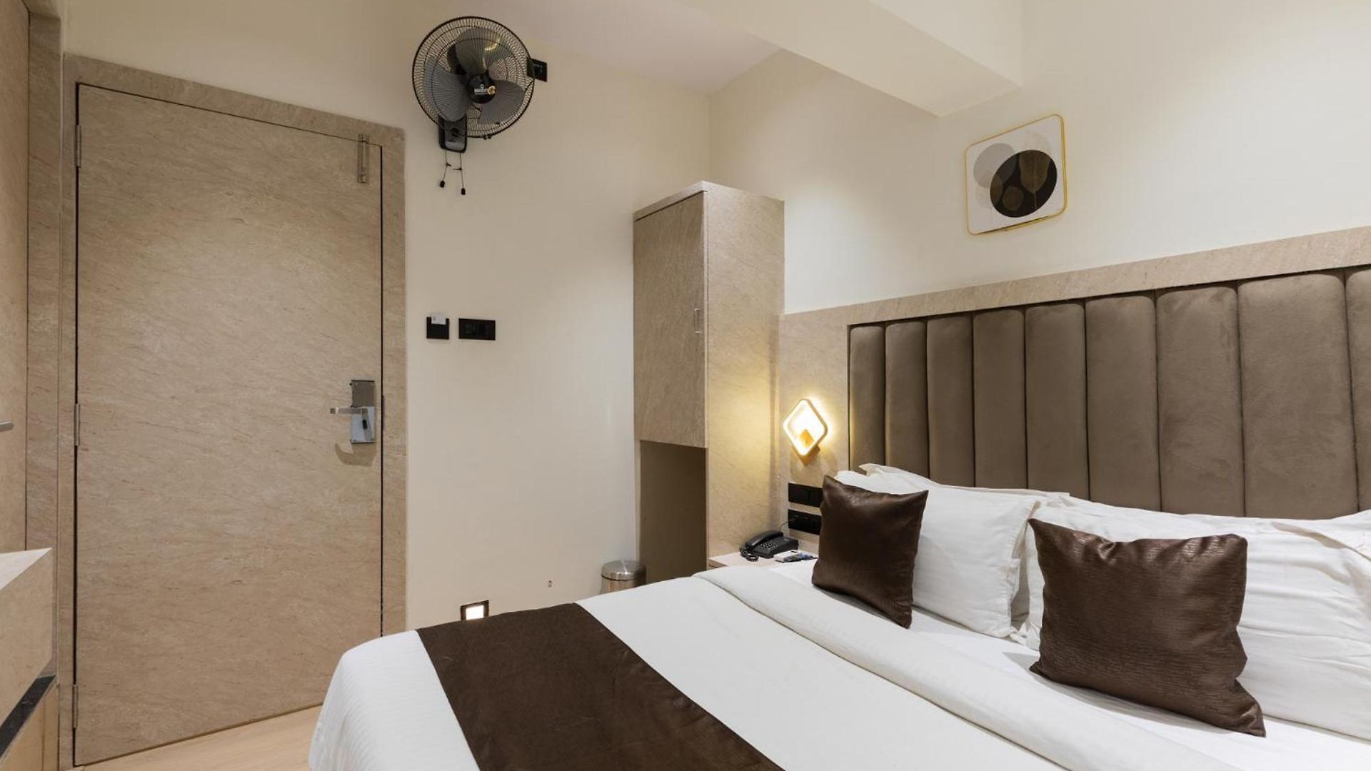 Hotel Larmont Luxury