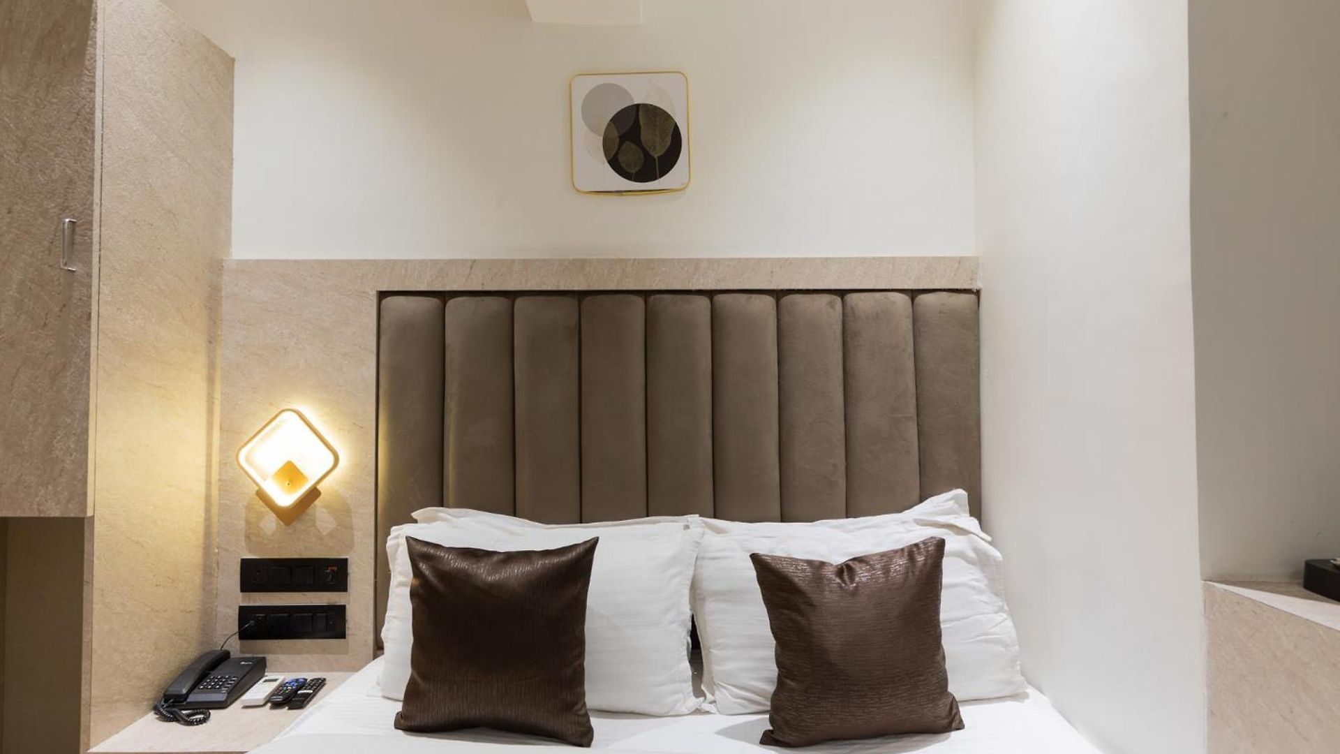 Larmont Luxury Hotel 3*
