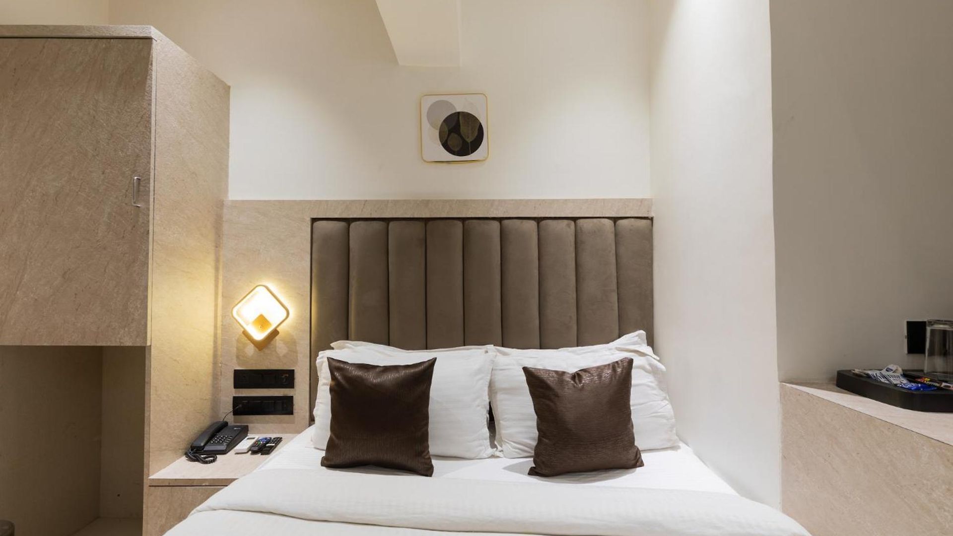 Hotel Larmont Luxury 3*