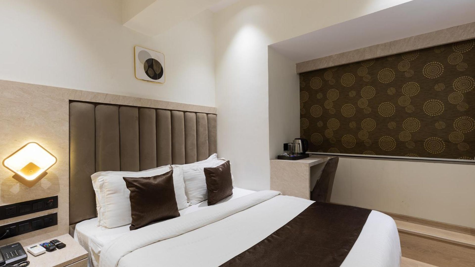 Larmont Luxury Hotel 3*
