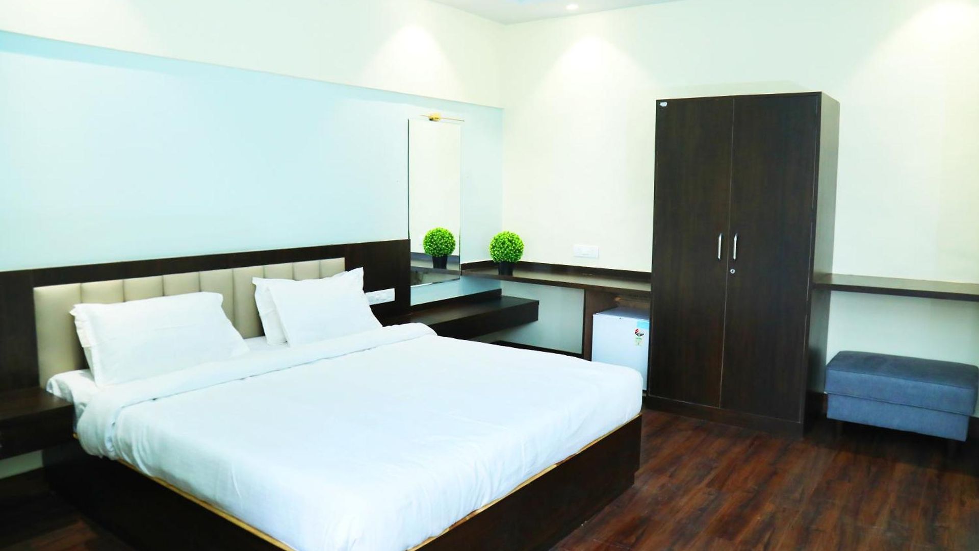 Country & By Turtle - Airport Hotel 4*