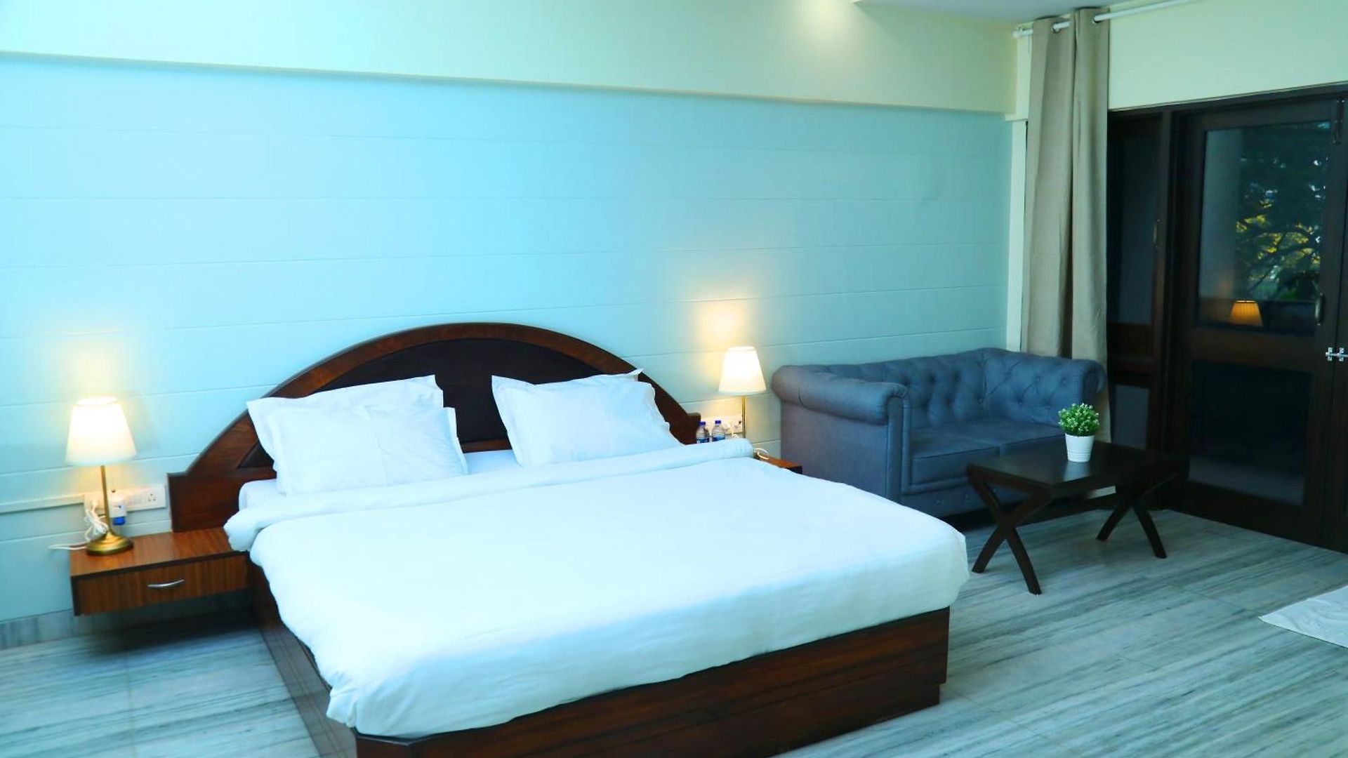 Hotel Country & By Turtle - Airport