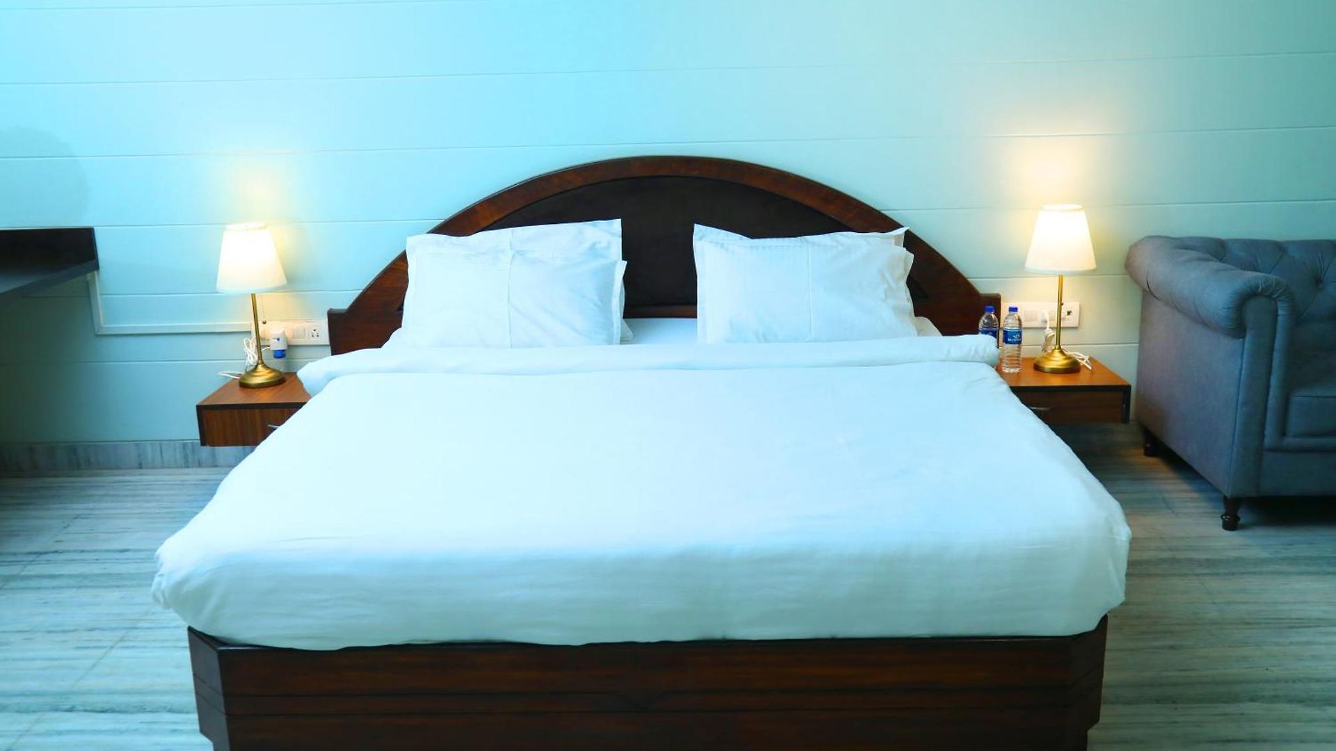 Country & By Turtle - Airport 4* Mumbai
