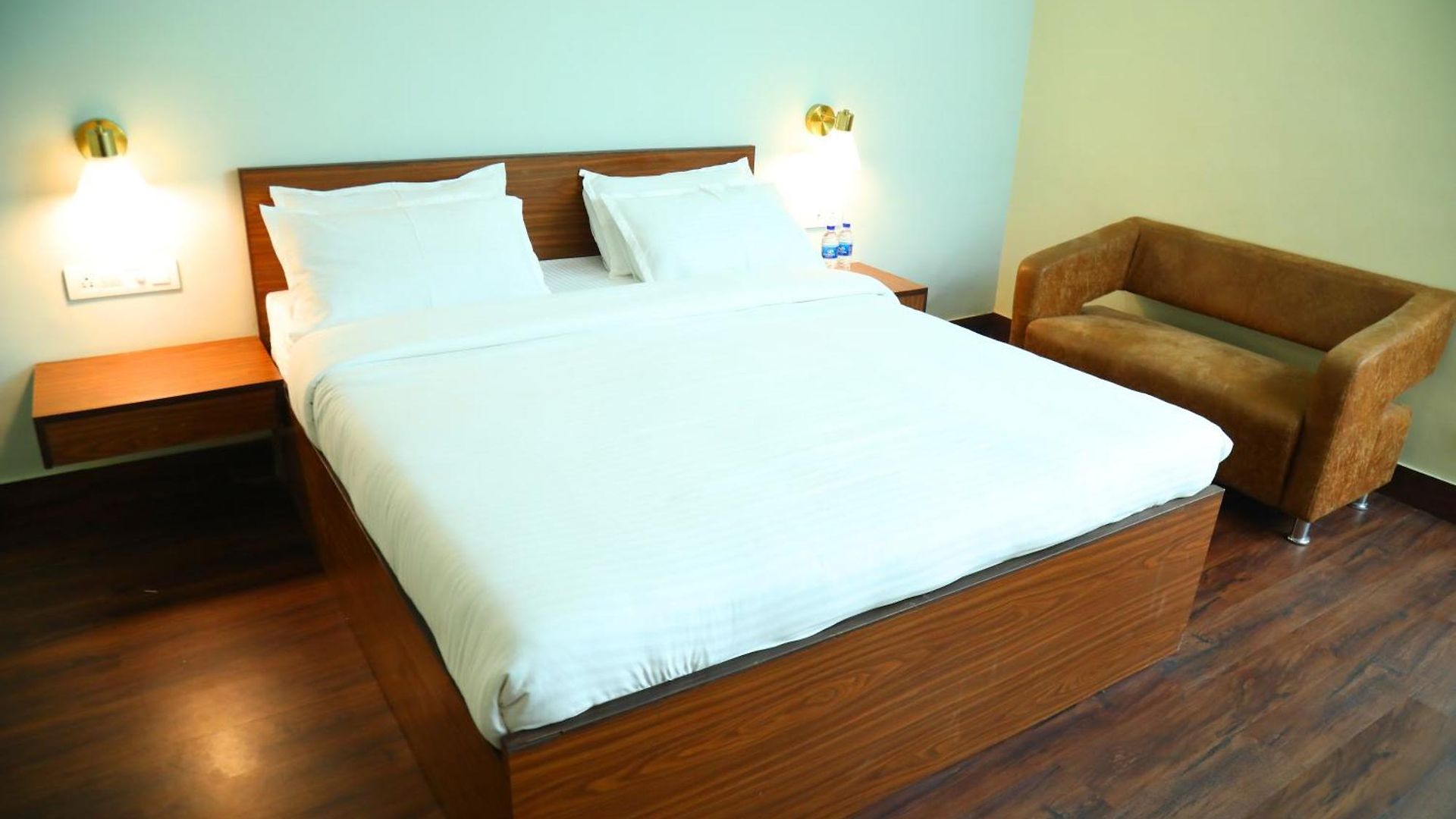Country & By Turtle - Airport Hotel 4*