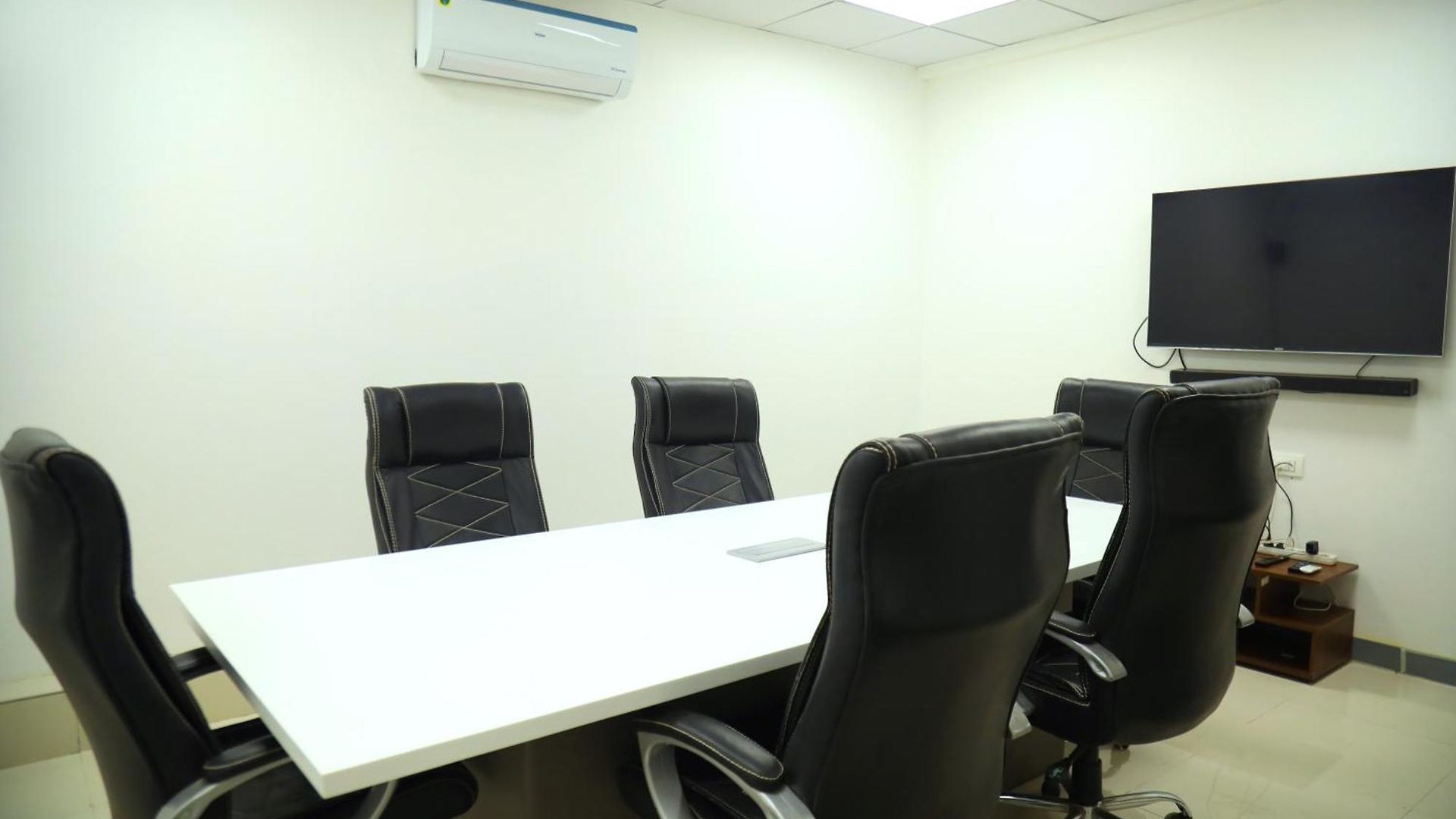 Country & By Turtle - Airport Hotel Mumbai