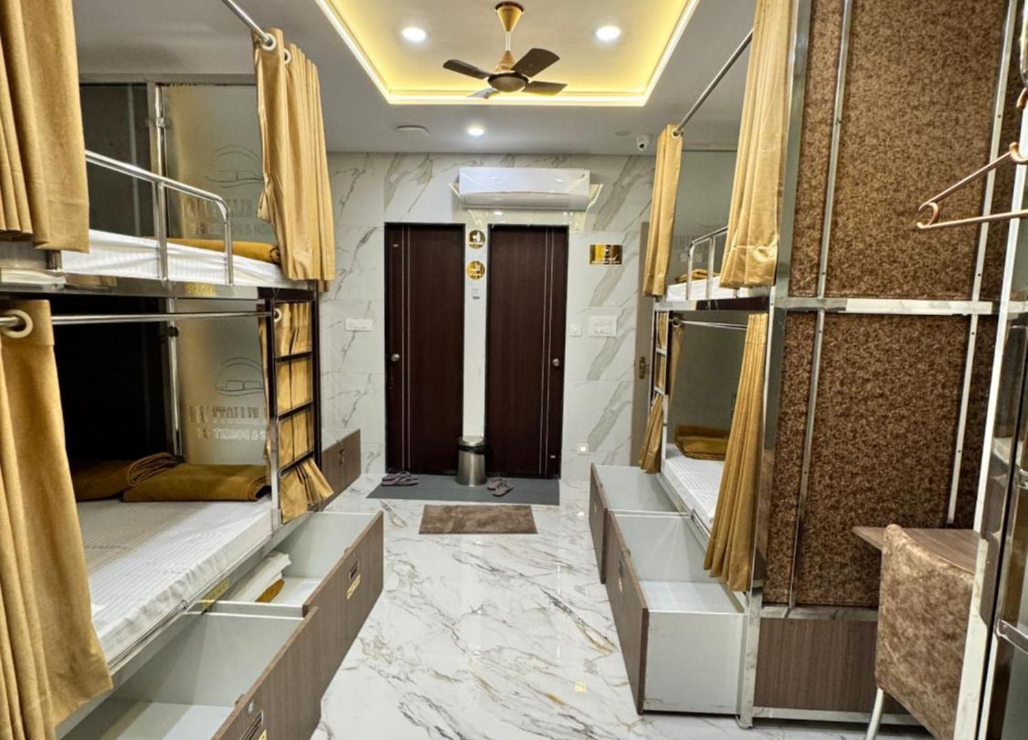 Elliott Hostel Mumbai