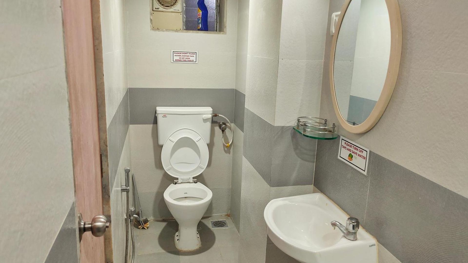 Homestay Ebony - Ac, Kitchenette, Ensuite, Independent *