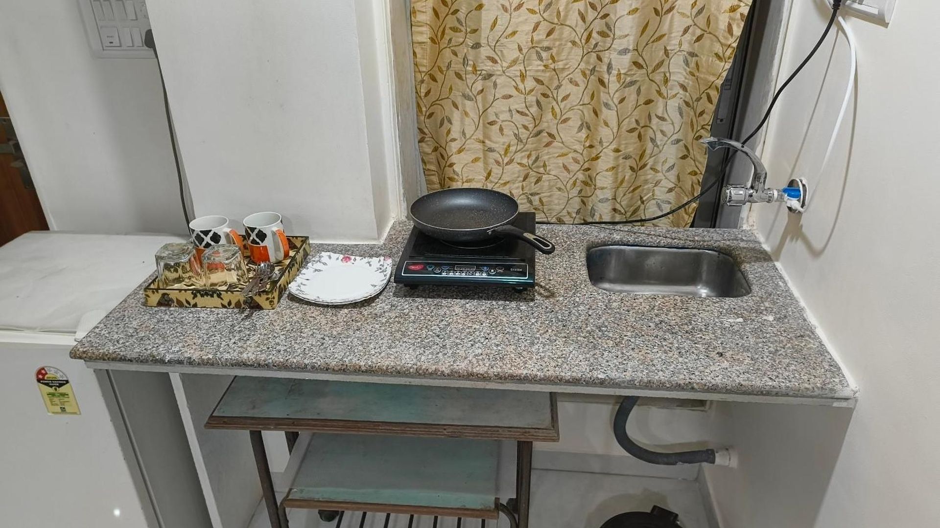 Ebony - Ac, Kitchenette, Ensuite, Independent Homestay *