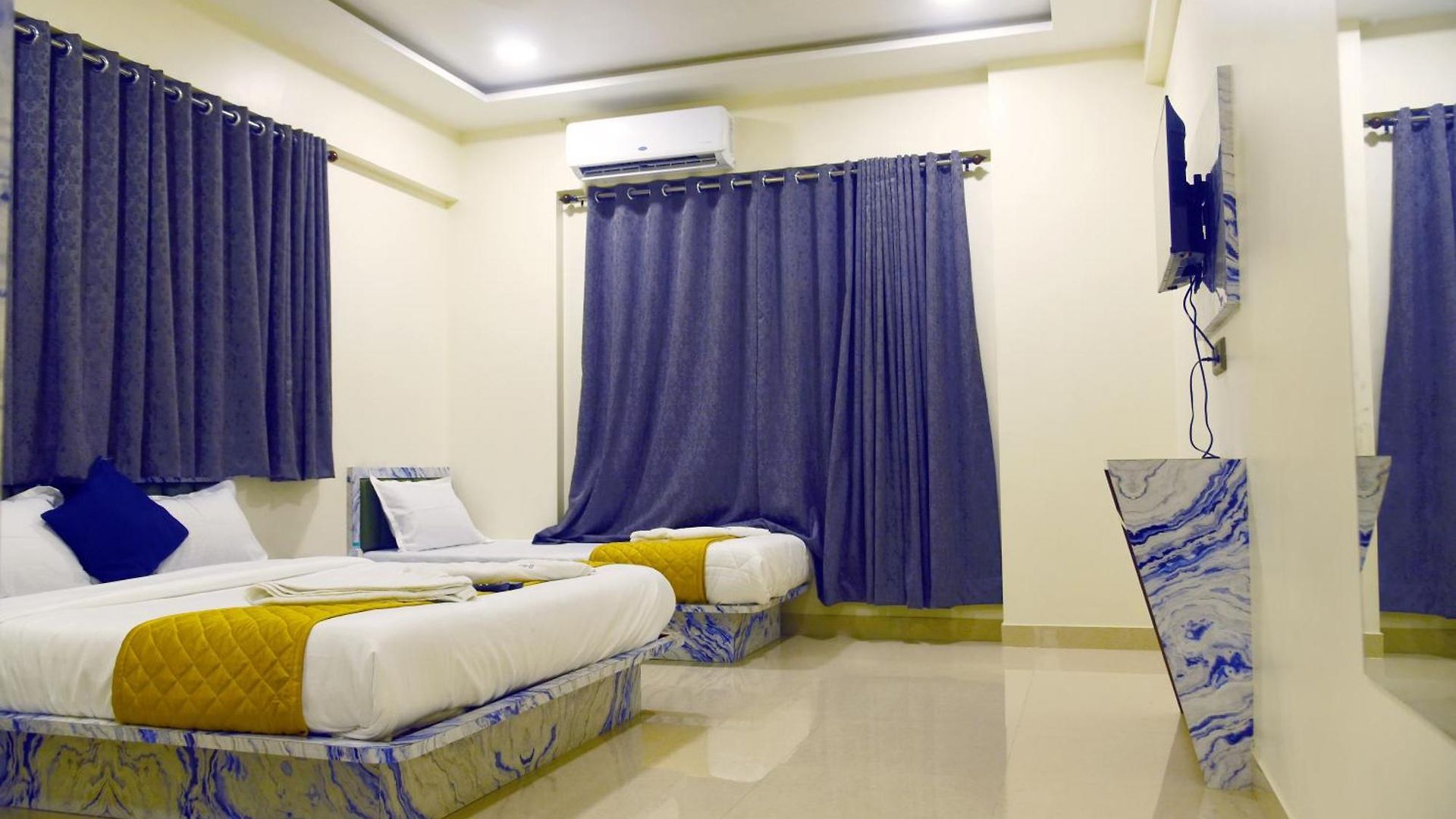 Smooth Checkin By Edition Blue Hotel
