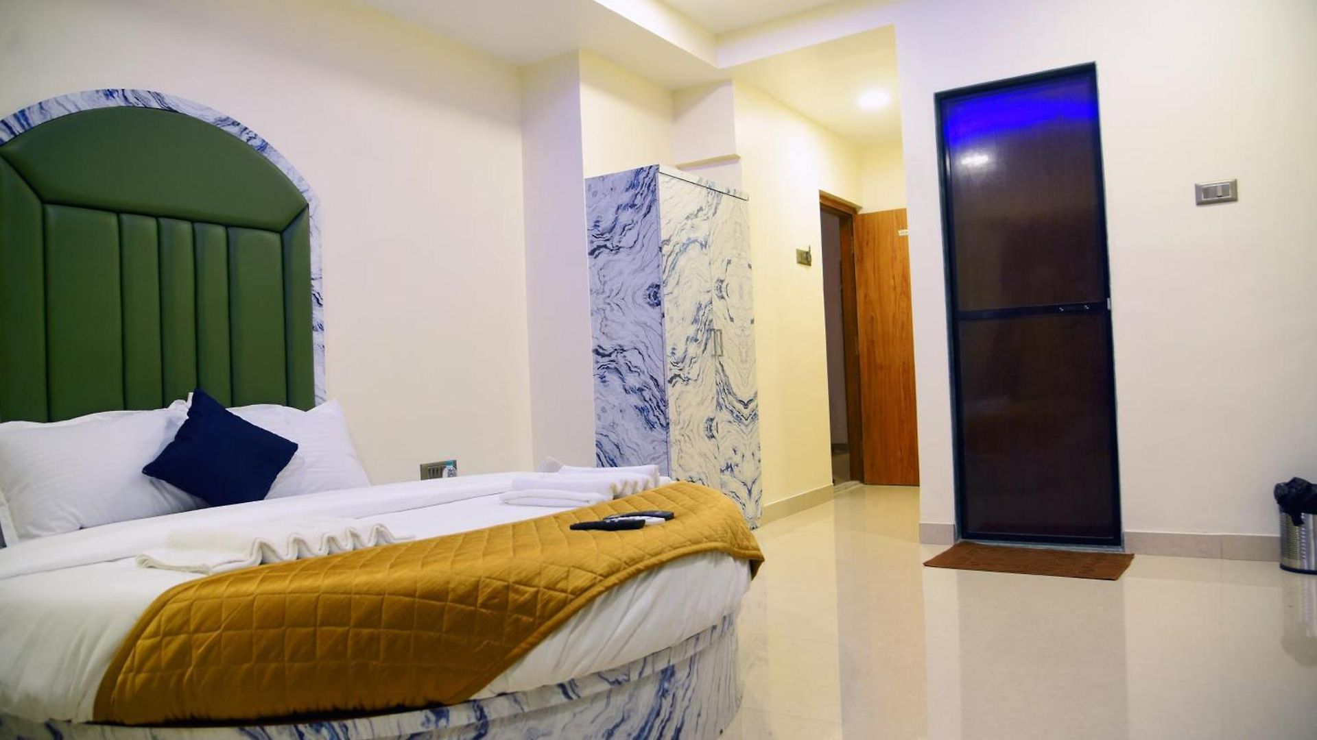 Smooth Checkin By Edition Blue Hotel