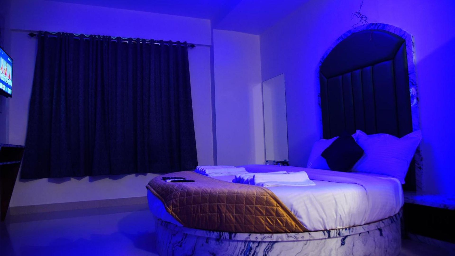 Hotel Smooth Checkin By Edition Blue
