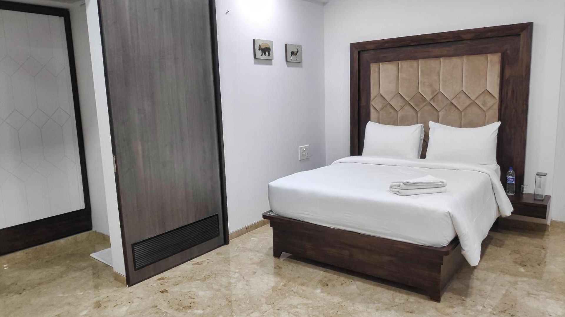 Premium In Hiranandani Powai By Maxxvalue - Chitranjan Aparthotel Mumbai
