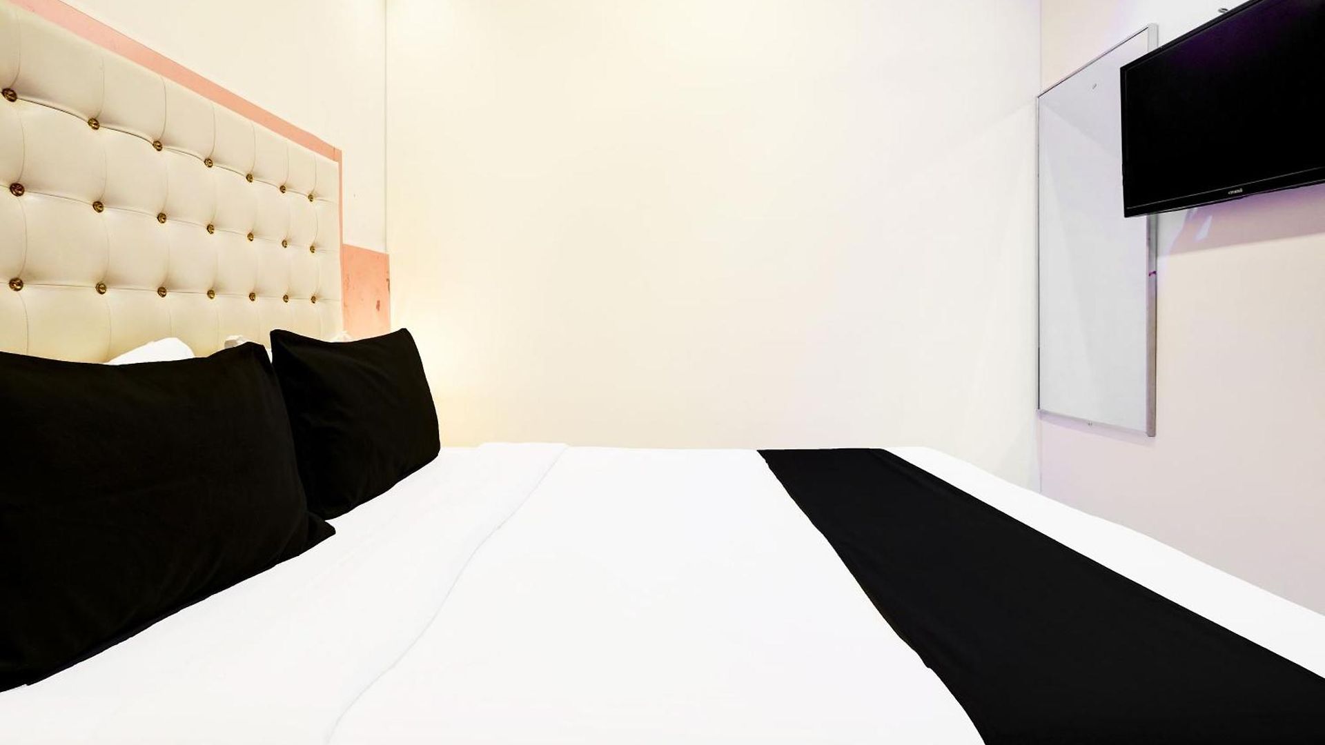 Hotel Airport Crown Andheri East,
