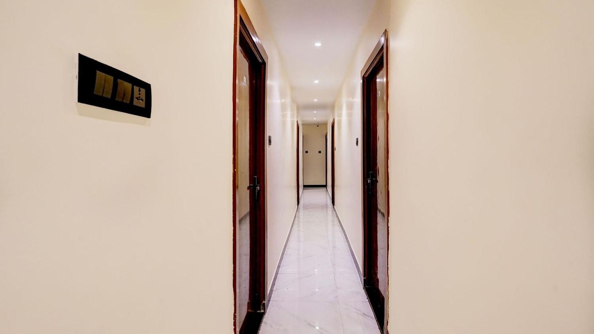 Airport Crown Andheri East, Hotel 3*