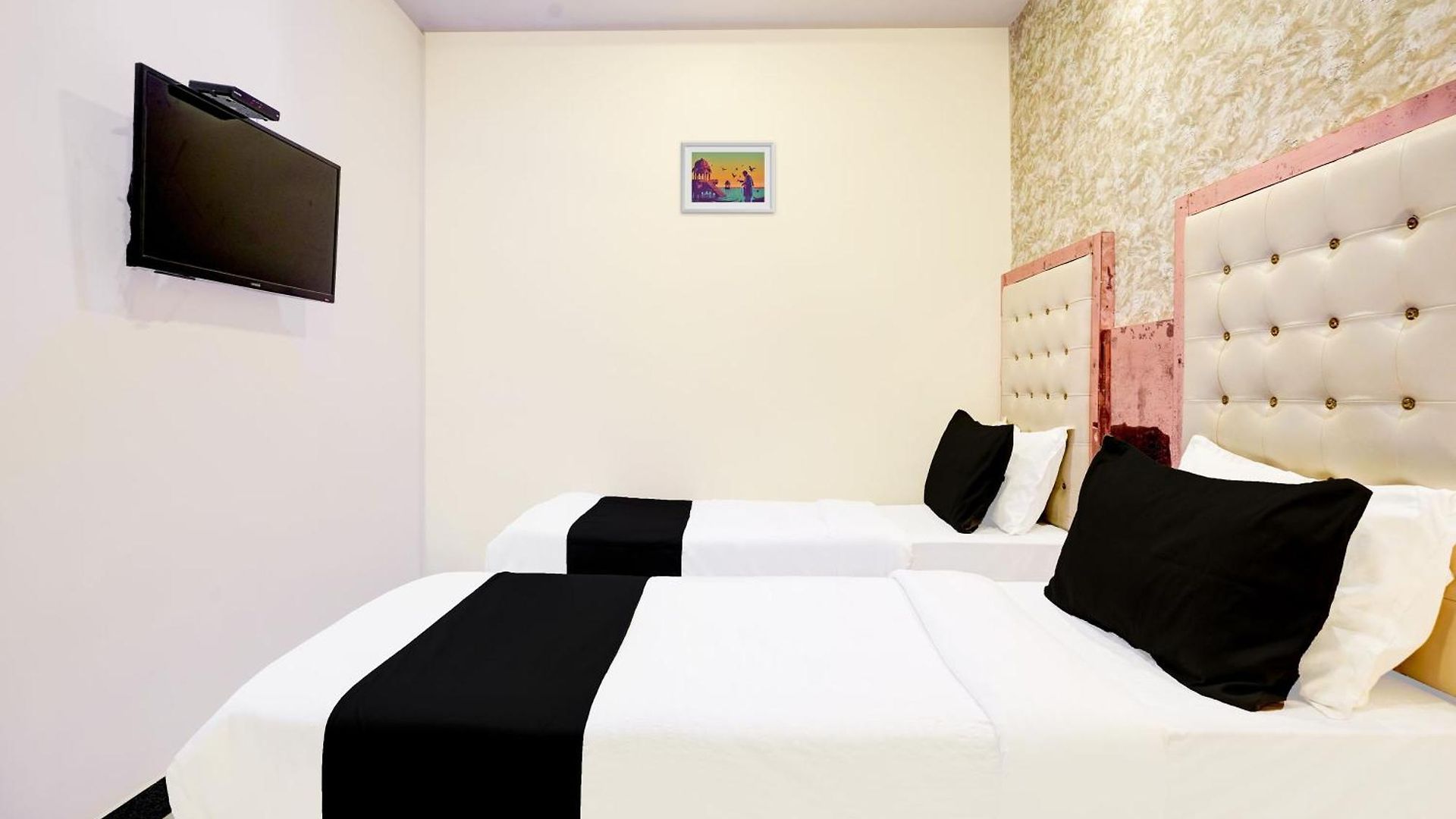 Airport Crown Andheri East, 3*