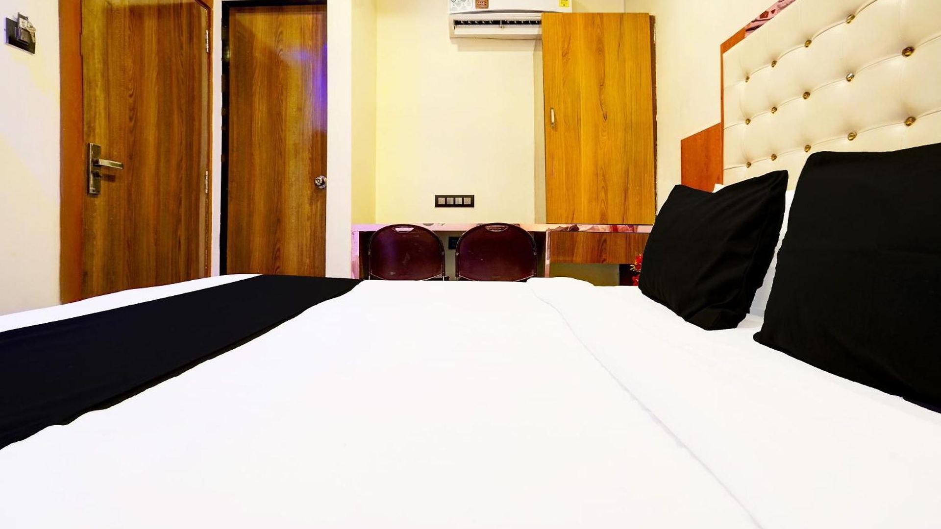 Airport Crown Andheri East, Hotel