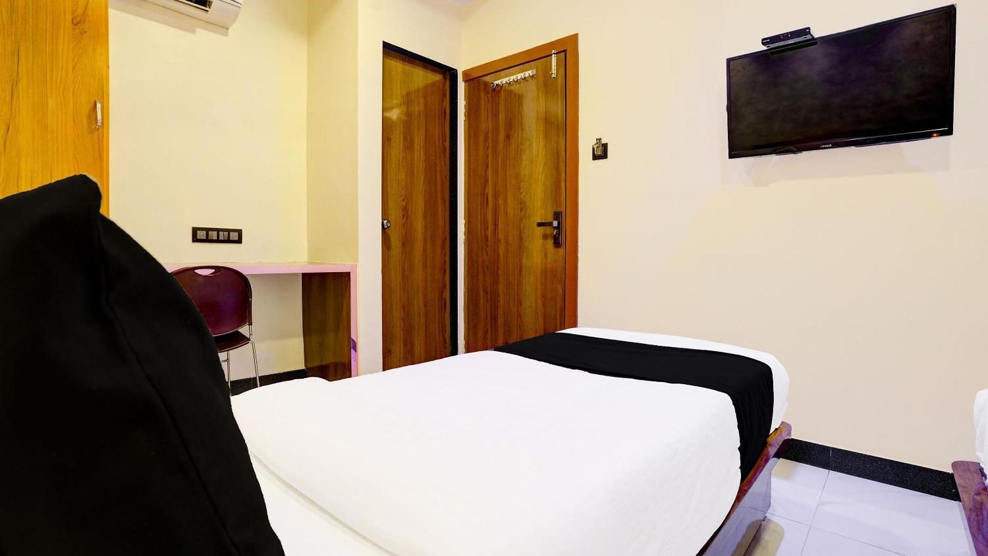 Hotel Airport Crown Andheri East,