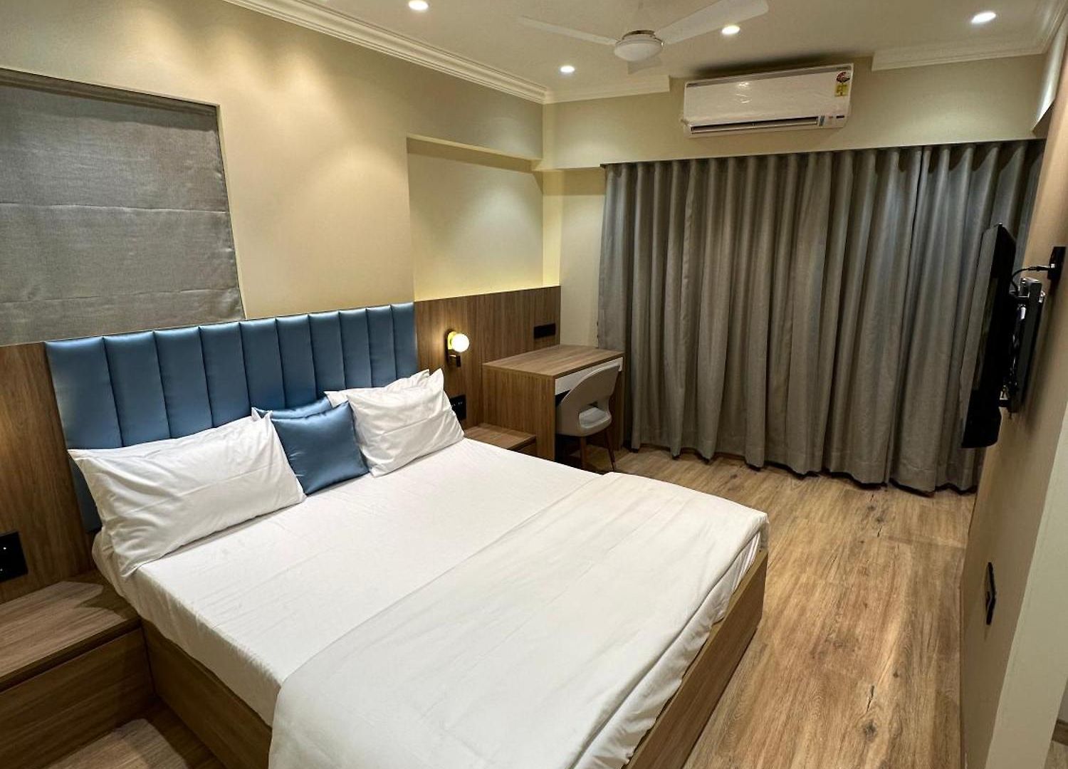 Rudraya Homes - Cozy Premium Serviced Khar - Next To Bandra