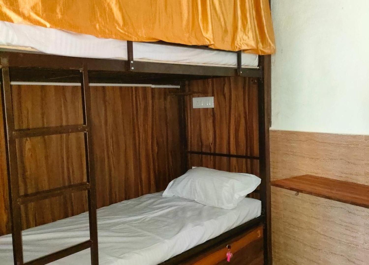 Aafee & Hostel