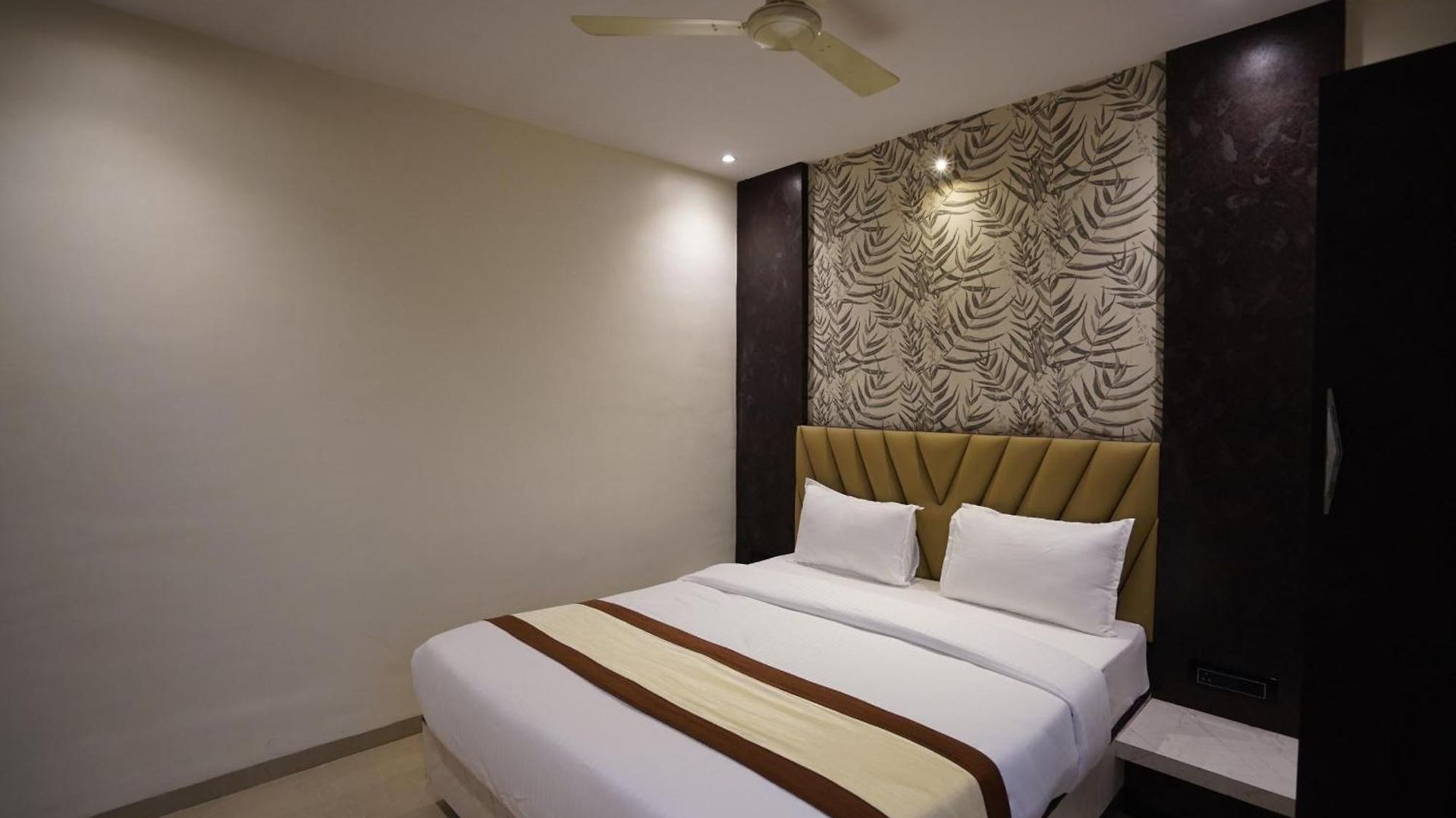 Lancaster Hotel