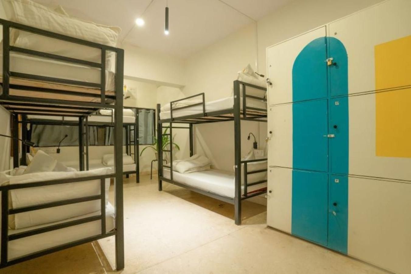 Locomo Hostel Express - Stay Work Eat * Mumbai
