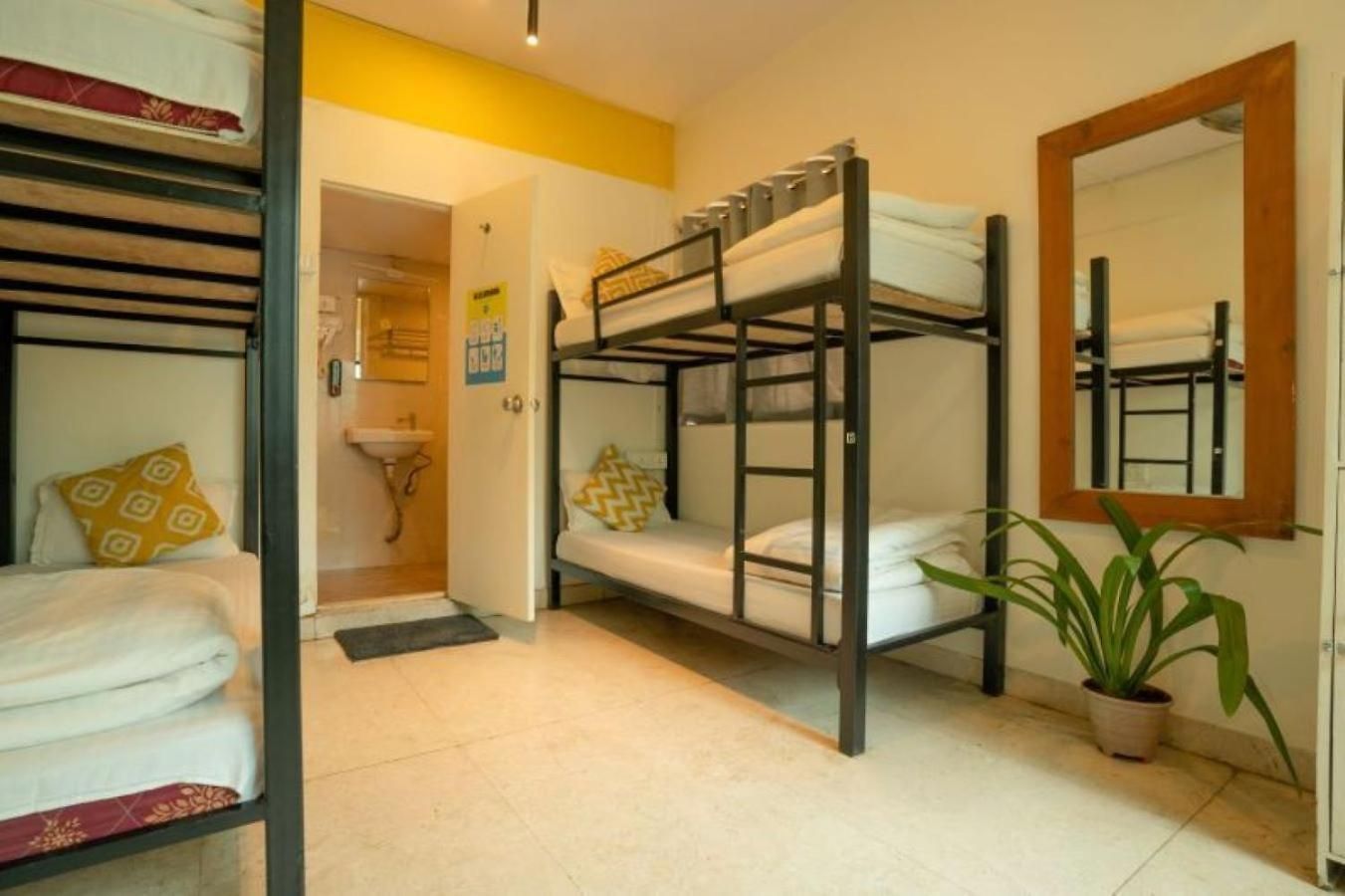 Hostel Locomo Hostel Express - Stay Work Eat
