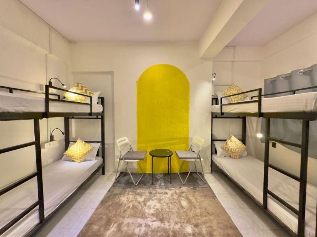 Locomo Hostel Express - Stay Work Eat * Mumbai