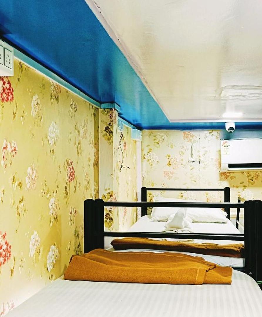 Mahira Hostel *
