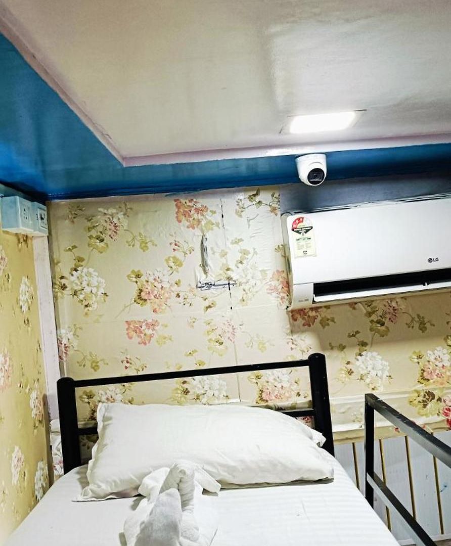 Mahira Hostel *