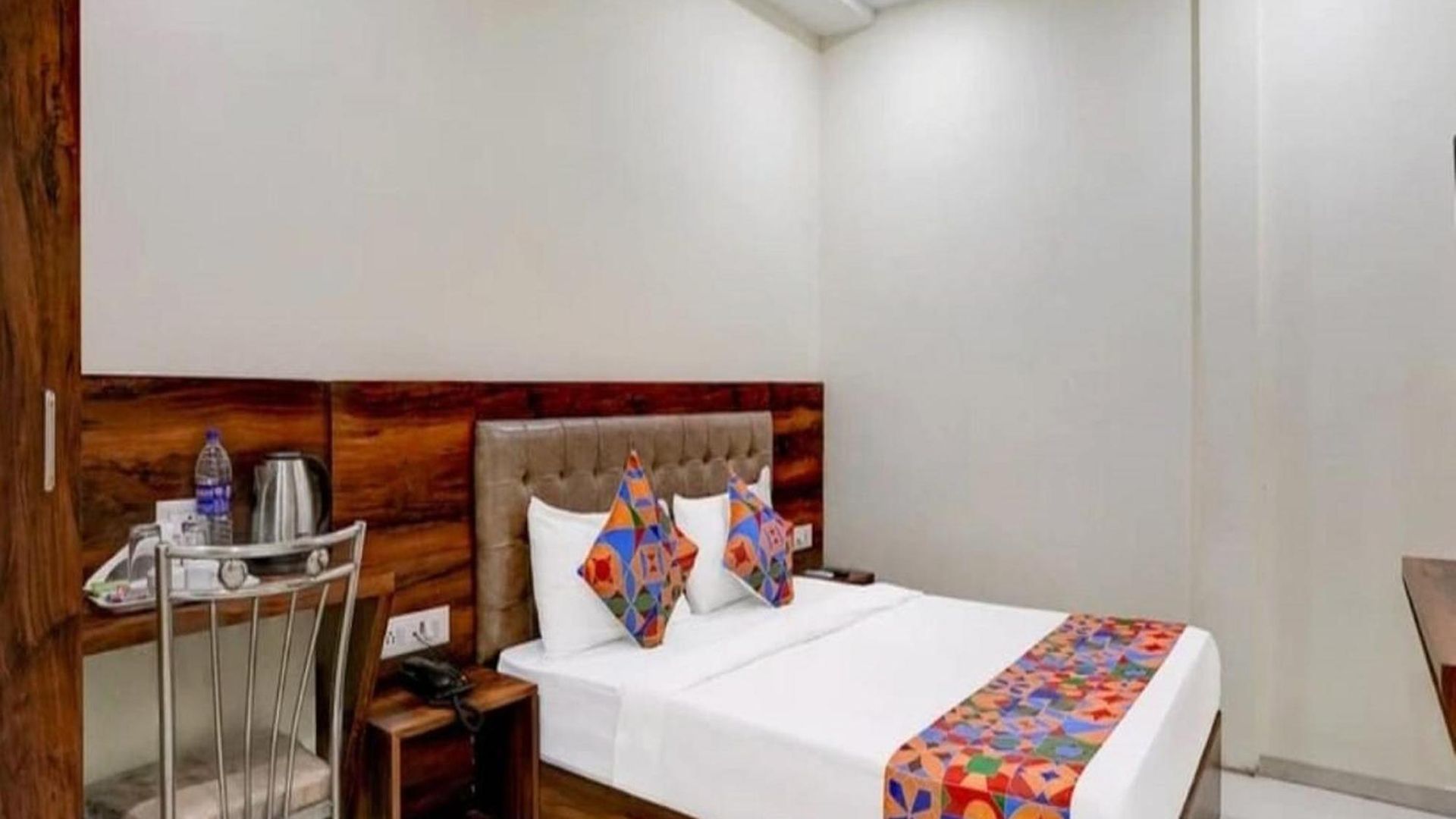 Golden Sands Near T2 International Airport Apartment Mumbai