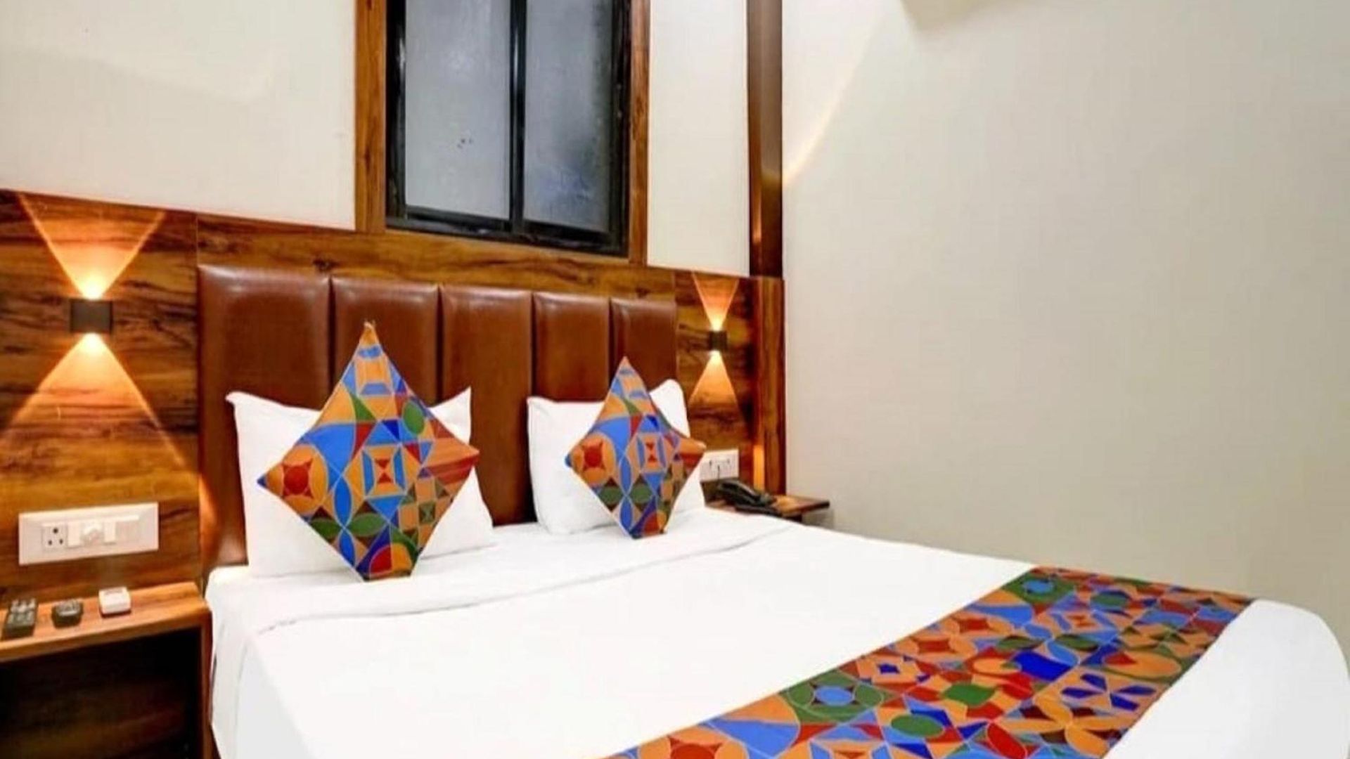Apartment Golden Sands Near T2 International Airport Mumbai