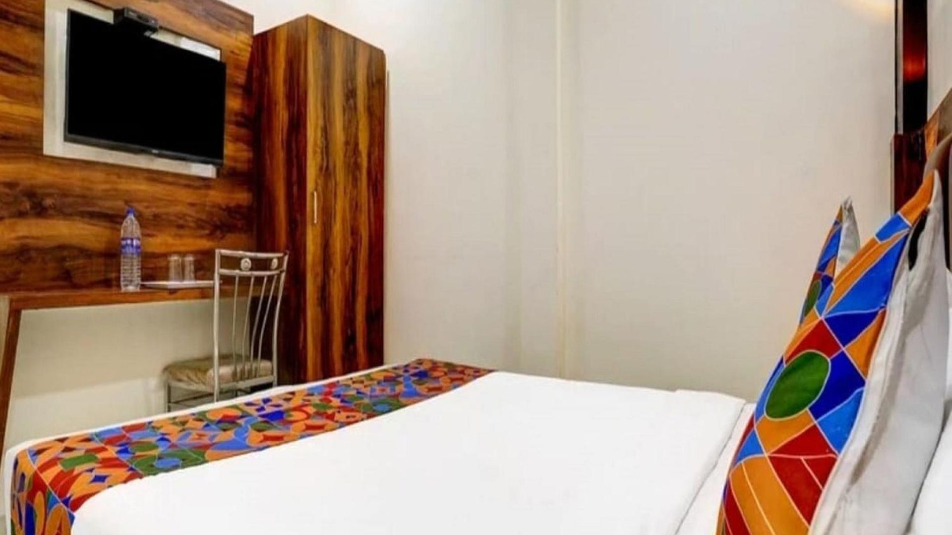 Apartment Golden Sands Near T2 International Airport Mumbai