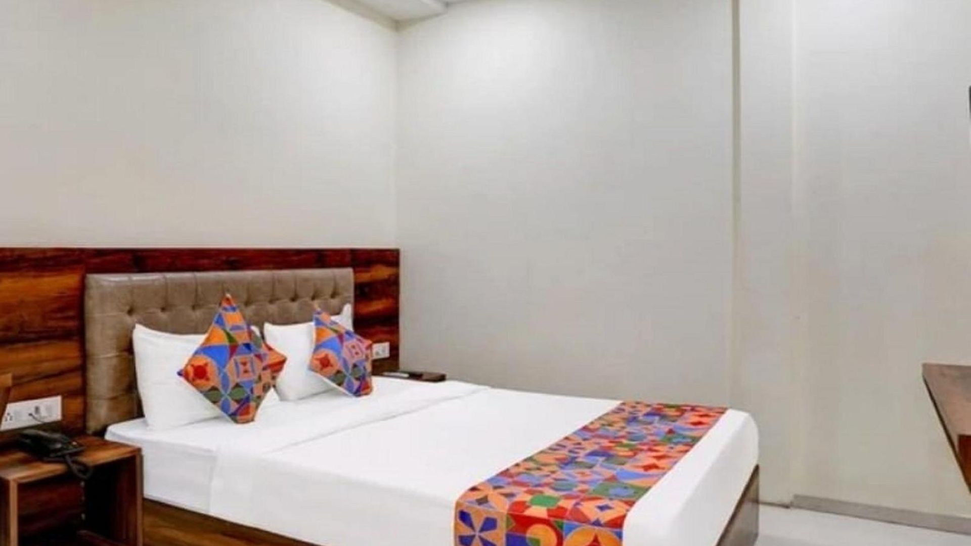 Golden Sands Near T2 International Airport Apartment Mumbai